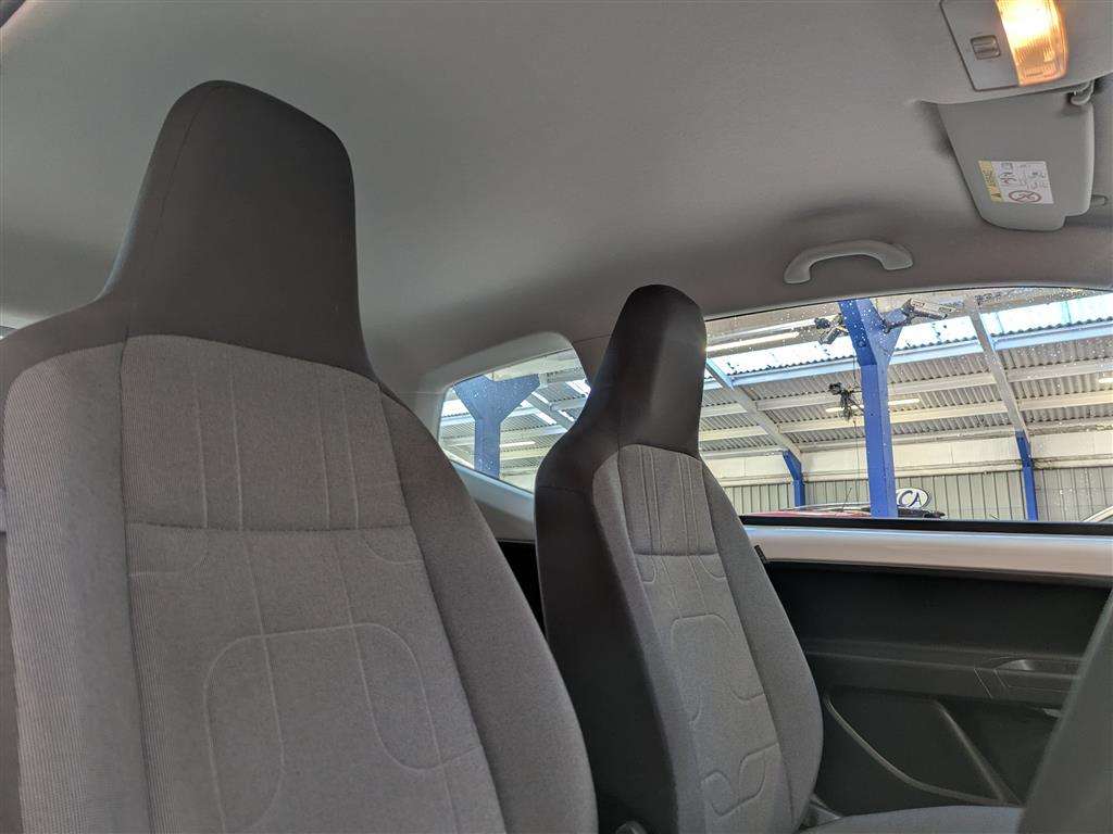 <p>2015 VOLKSWAGEN MOVE UP</p>