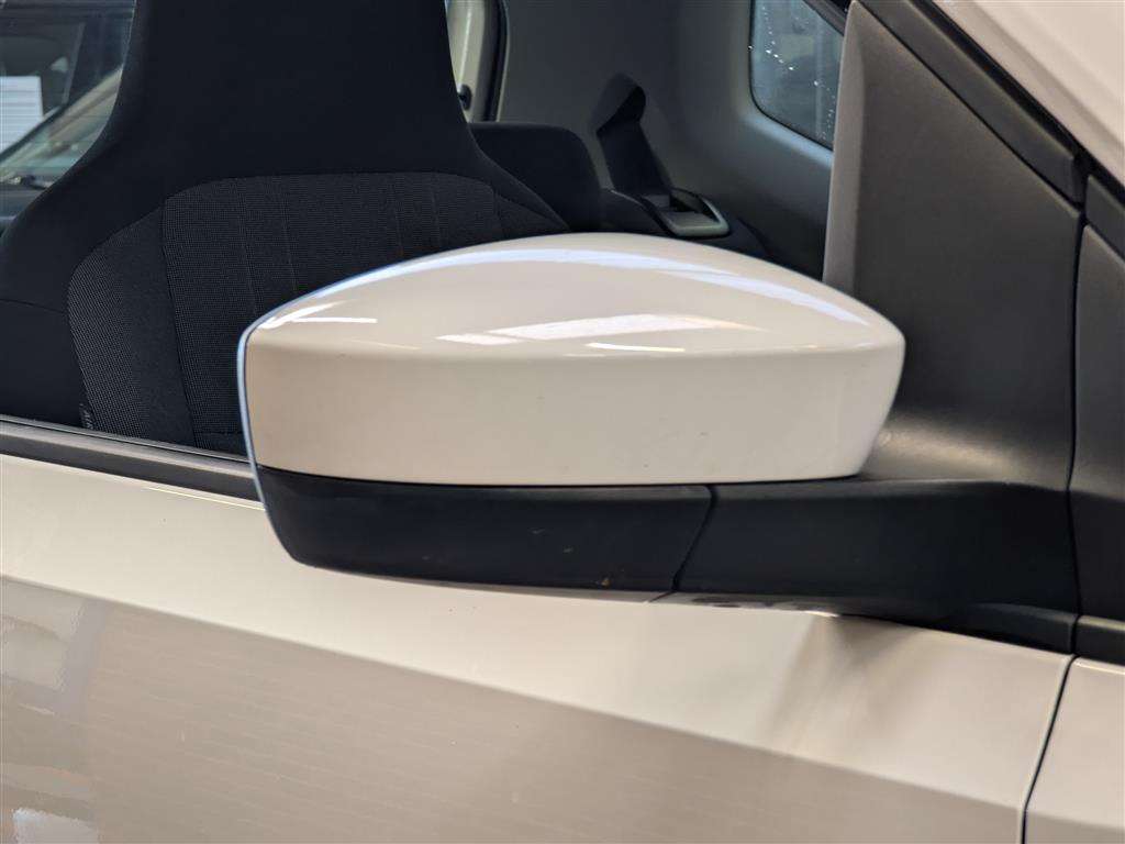 <p>2015 VOLKSWAGEN MOVE UP</p>