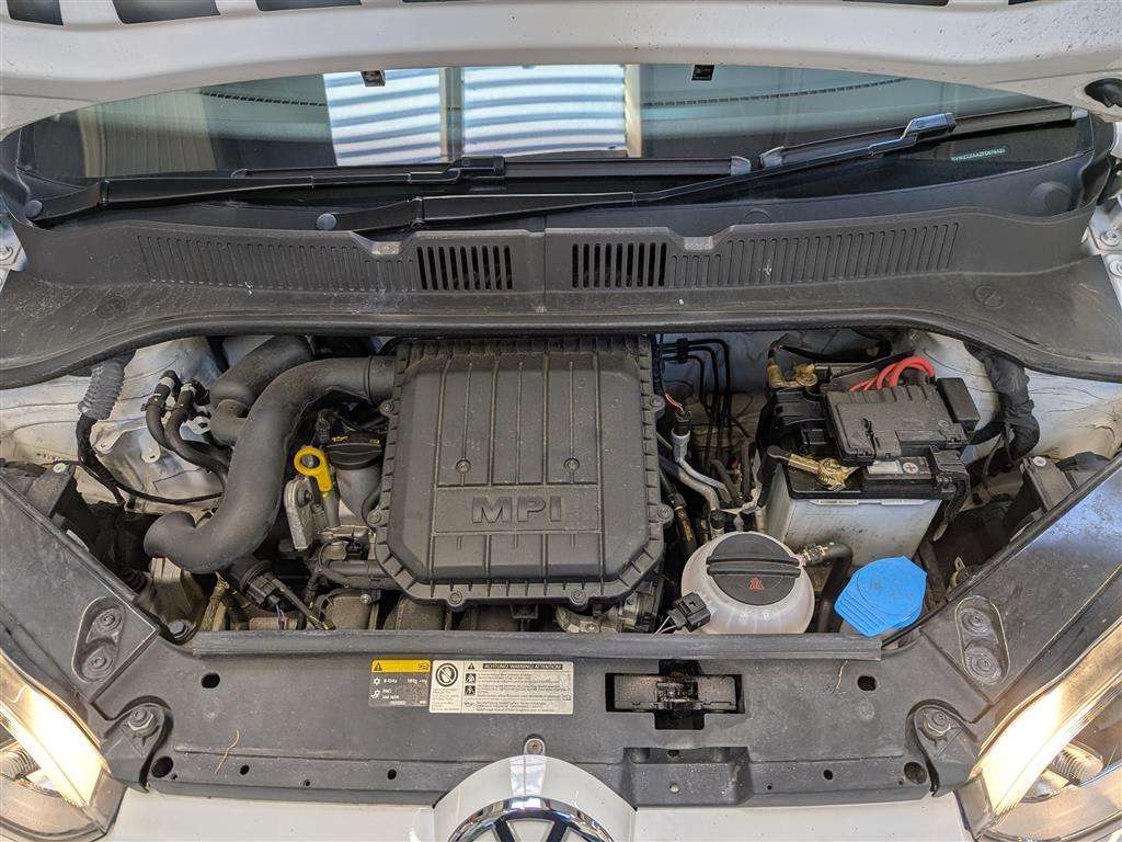 <p>2015 VOLKSWAGEN MOVE UP</p>