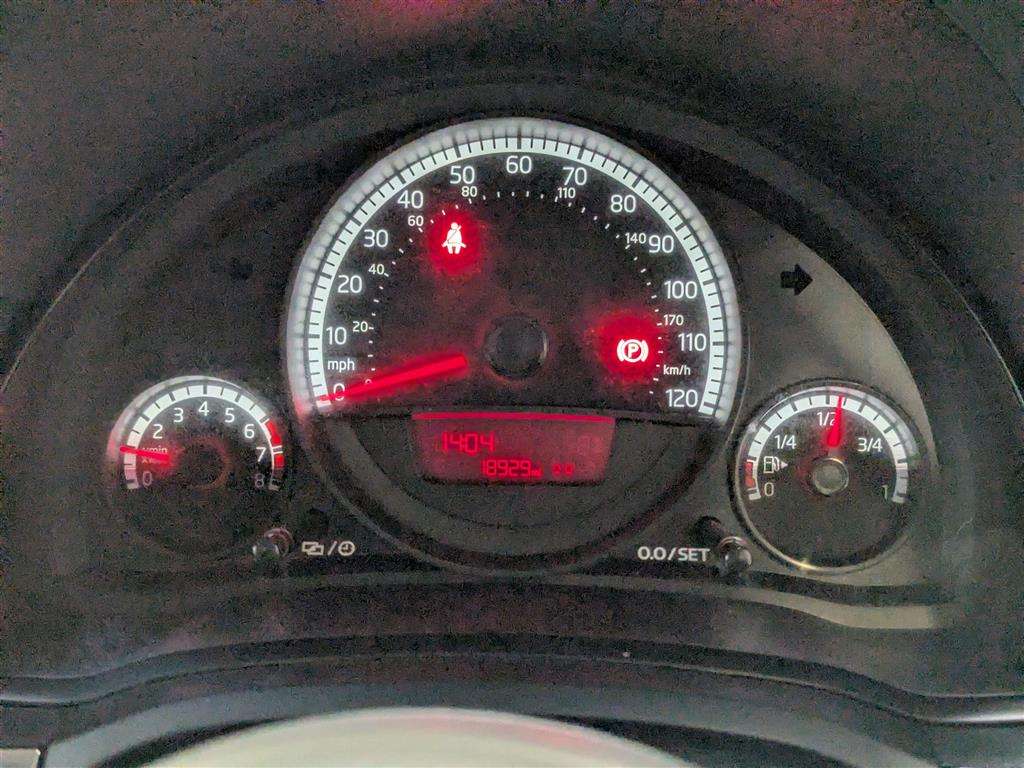 <p>2015 VOLKSWAGEN MOVE UP</p>