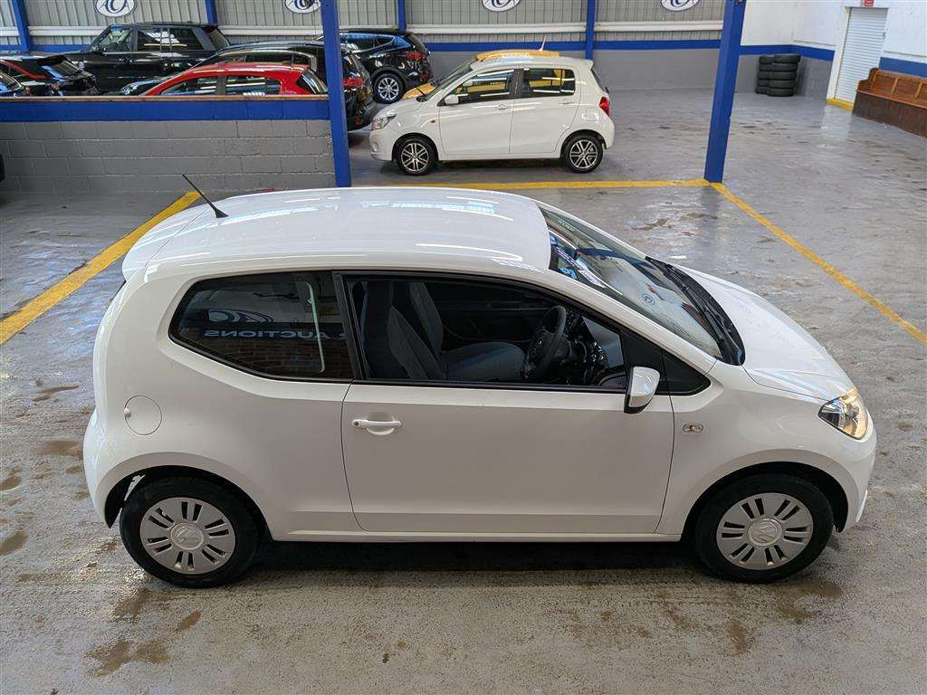 <p>2015 VOLKSWAGEN MOVE UP</p>