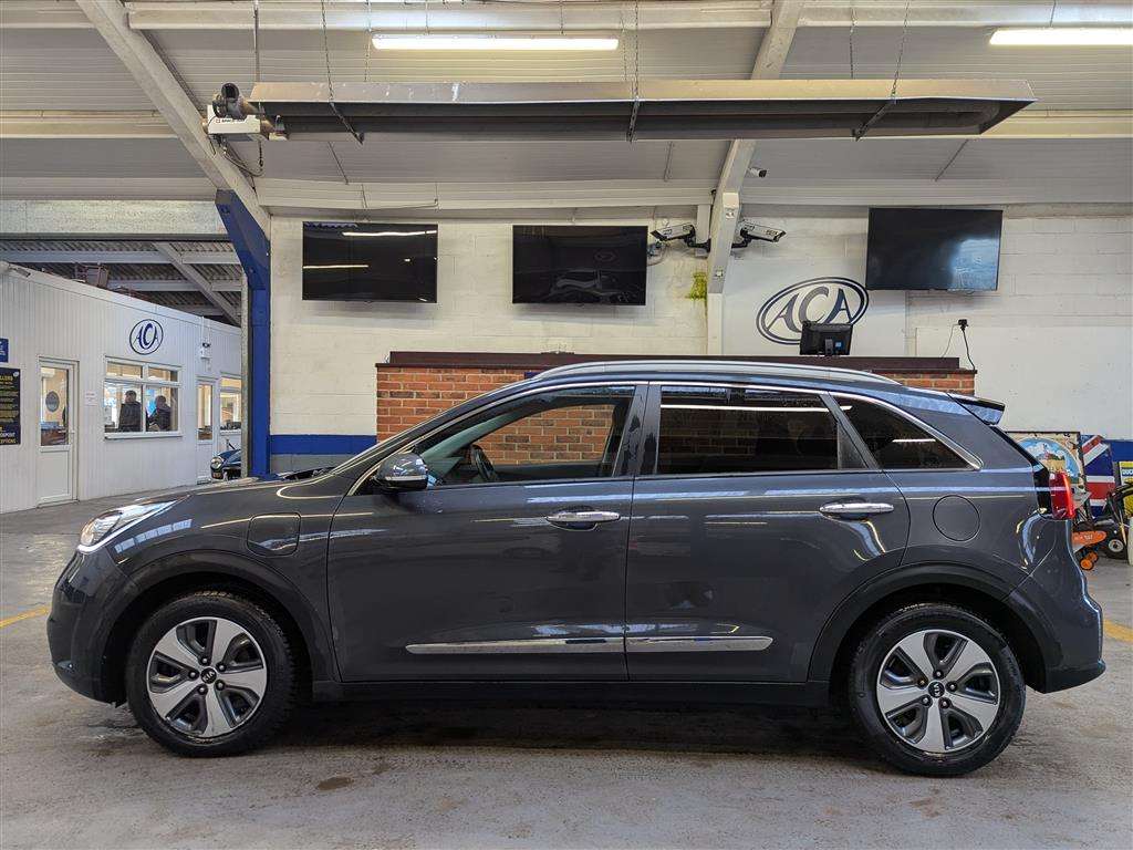 <p>2019 KIA NIRO 3 PHEV S-A</p>