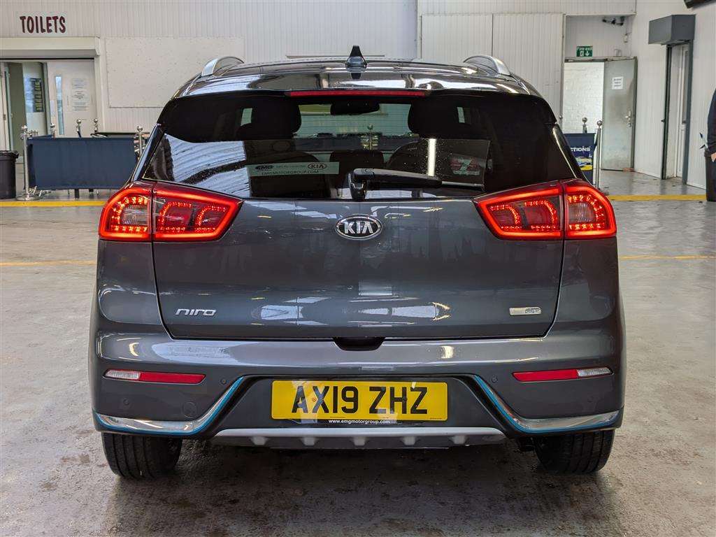 <p>2019 KIA NIRO 3 PHEV S-A</p>