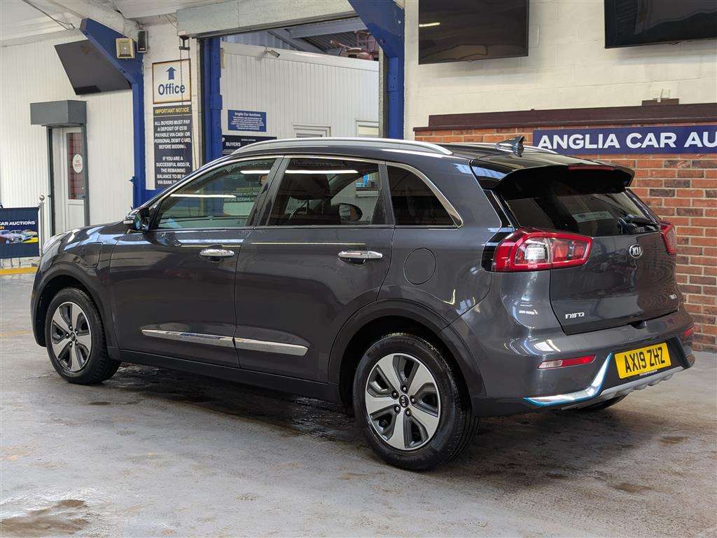 <p>2019 KIA NIRO 3 PHEV S-A</p>