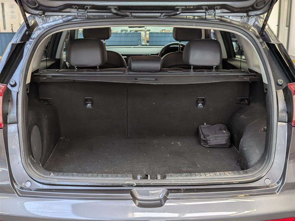 <p>2019 KIA NIRO 3 PHEV S-A</p>