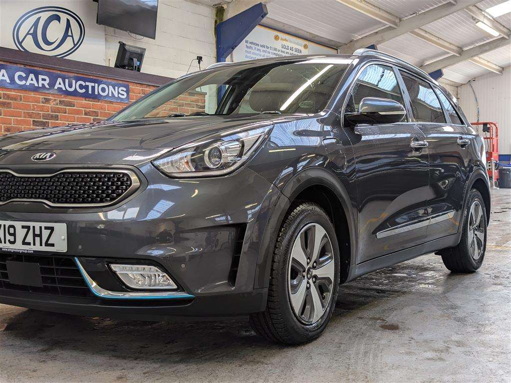 <p>2019 KIA NIRO 3 PHEV S-A</p>