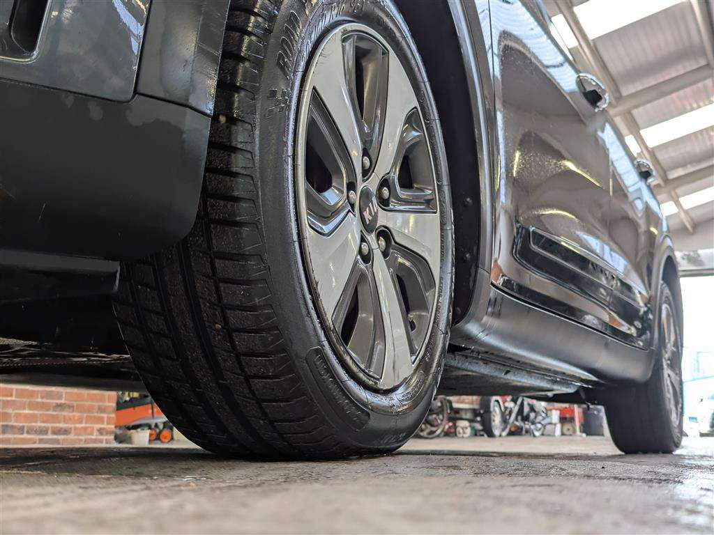 <p>2019 KIA NIRO 3 PHEV S-A</p>