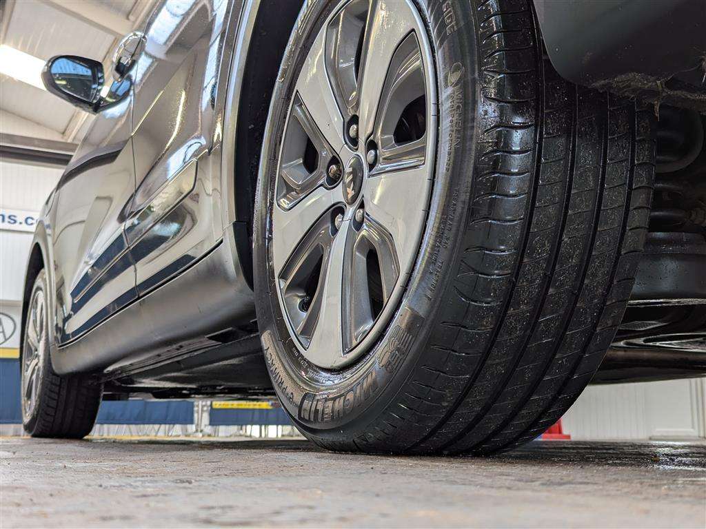 <p>2019 KIA NIRO 3 PHEV S-A</p>