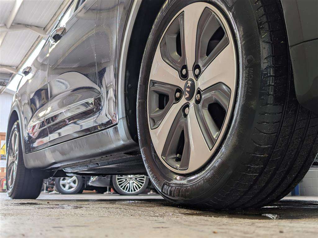 <p>2019 KIA NIRO 3 PHEV S-A</p>