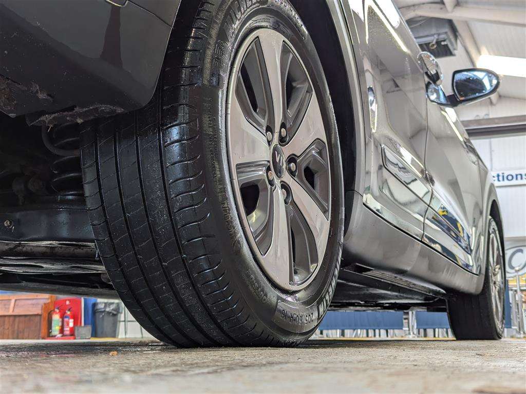 <p>2019 KIA NIRO 3 PHEV S-A</p>