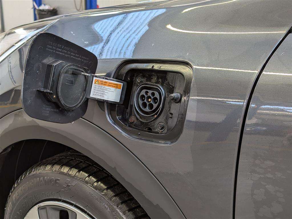 <p>2019 KIA NIRO 3 PHEV S-A</p>