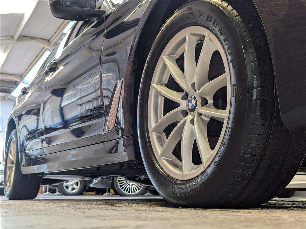 <p>2018 BMW 520D SE AUTO</p>