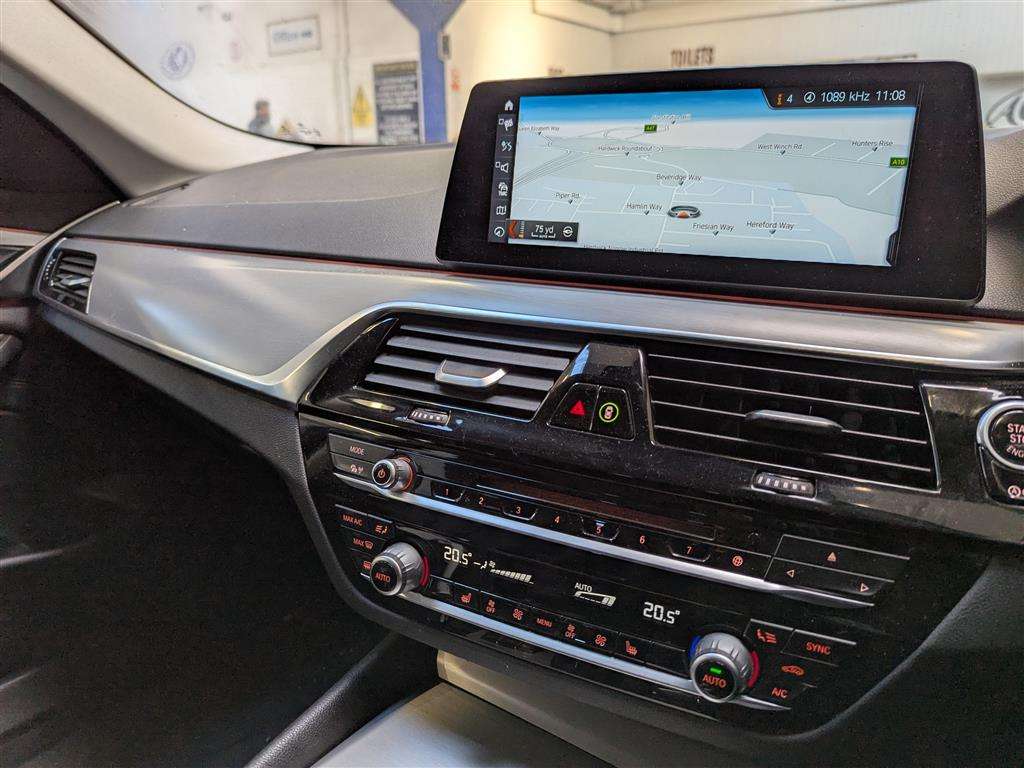 <p>2018 BMW 520D SE AUTO</p>