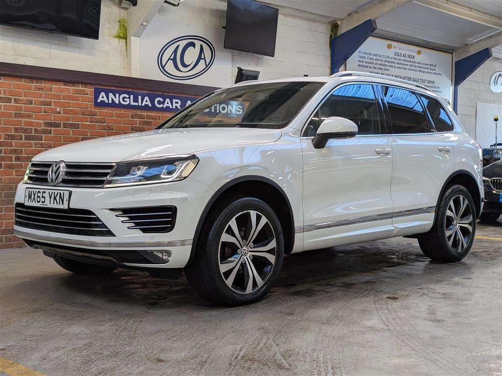 <p>2015 VOLKSWAGEN TOUAREG V6 R-LINE TDI BMT</p>