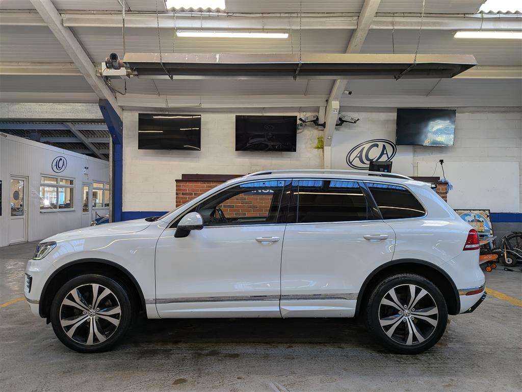 <p>2015 VOLKSWAGEN TOUAREG V6 R-LINE TDI BMT</p>