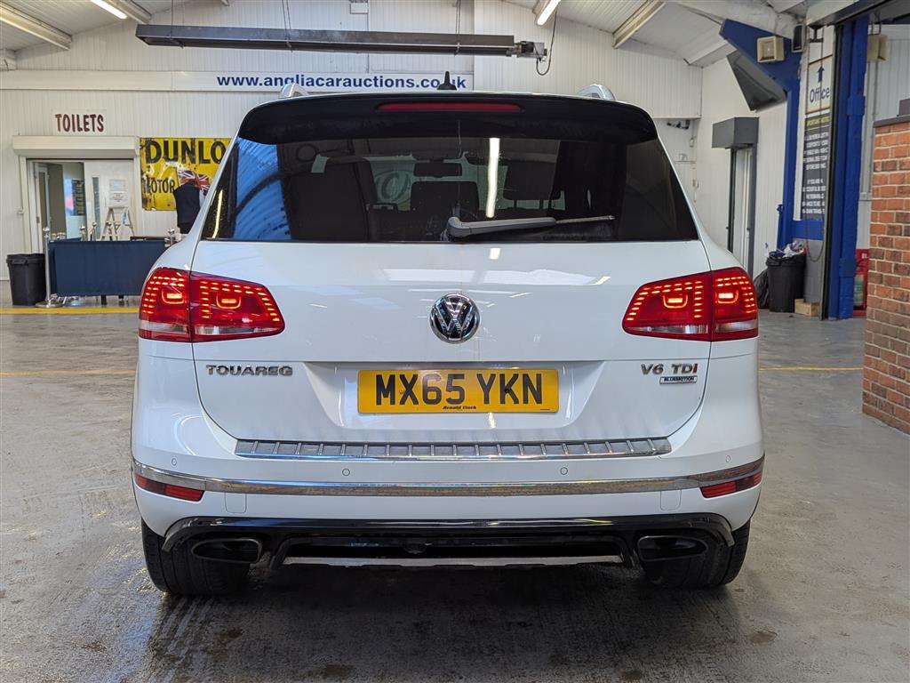 <p>2015 VOLKSWAGEN TOUAREG V6 R-LINE TDI BMT</p>
