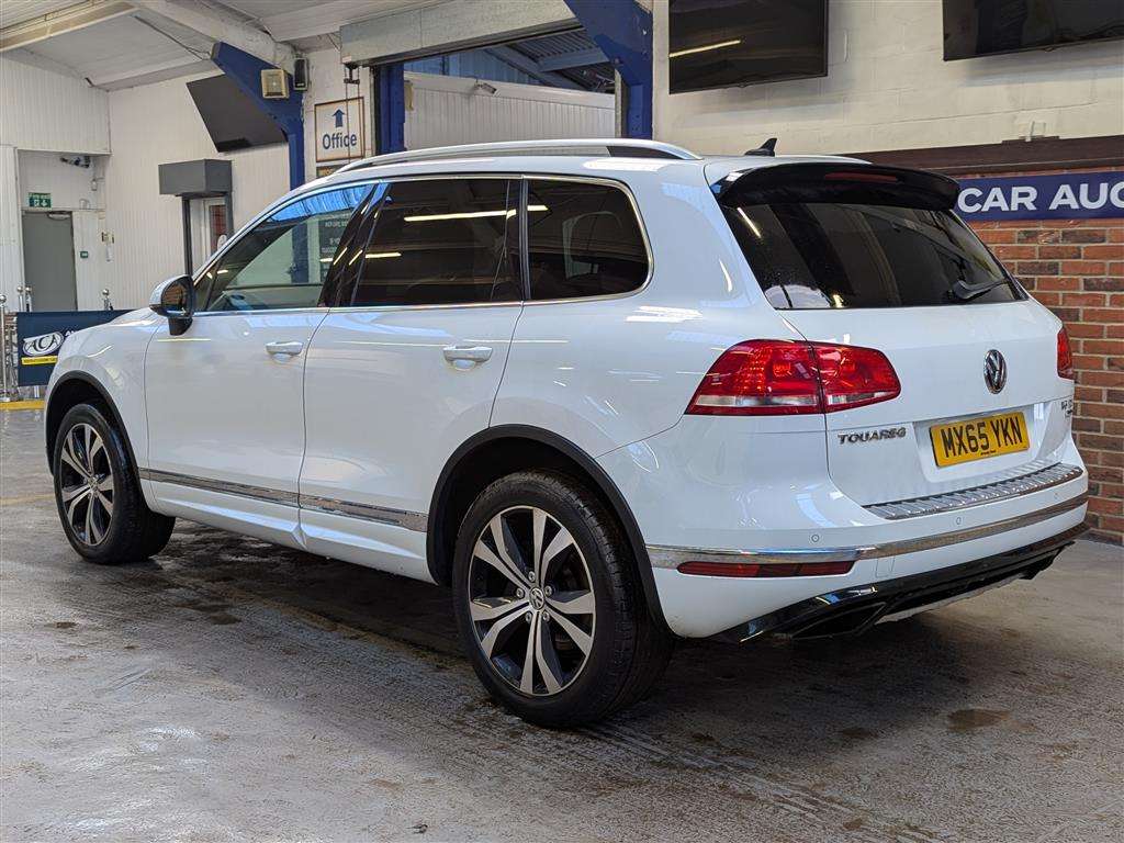 <p>2015 VOLKSWAGEN TOUAREG V6 R-LINE TDI BMT</p>