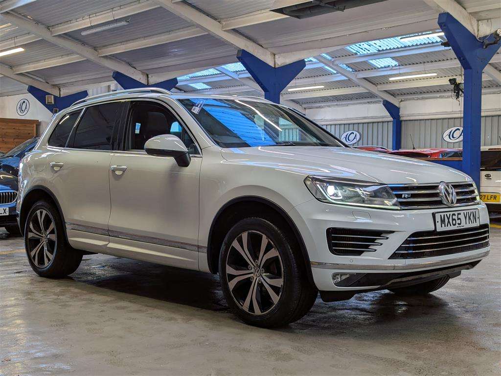 <p>2015 VOLKSWAGEN TOUAREG V6 R-LINE TDI BMT</p>