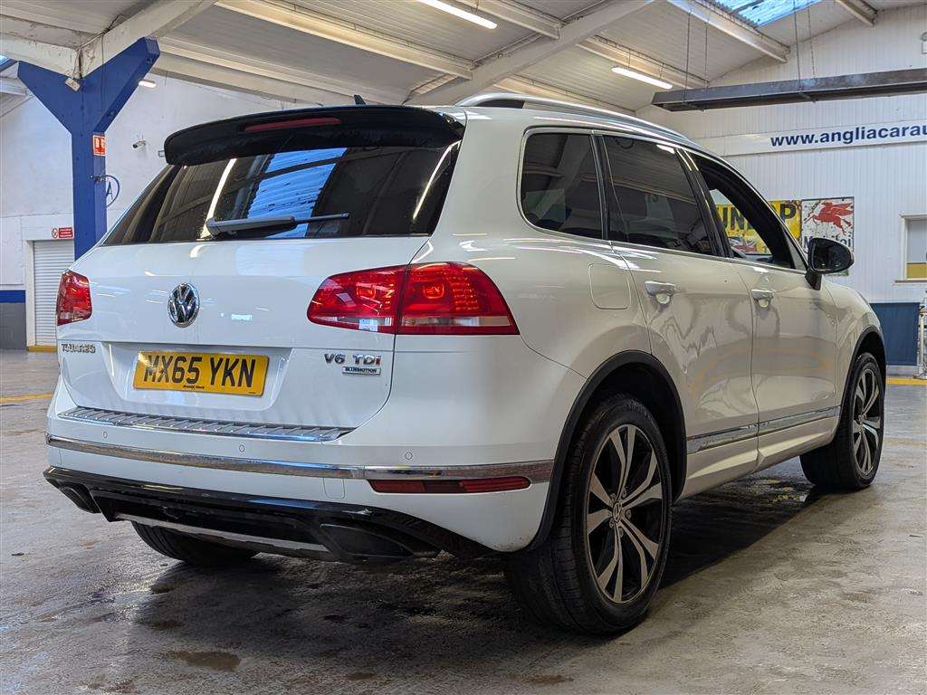 <p>2015 VOLKSWAGEN TOUAREG V6 R-LINE TDI BMT</p>