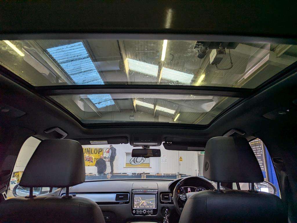 <p>2015 VOLKSWAGEN TOUAREG V6 R-LINE TDI BMT</p>