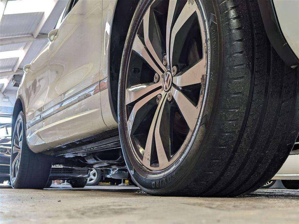 <p>2015 VOLKSWAGEN TOUAREG V6 R-LINE TDI BMT</p>