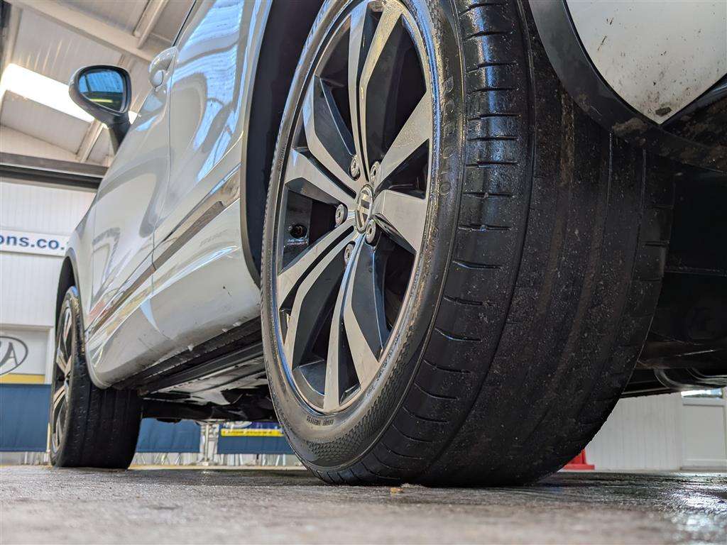 <p>2015 VOLKSWAGEN TOUAREG V6 R-LINE TDI BMT</p>