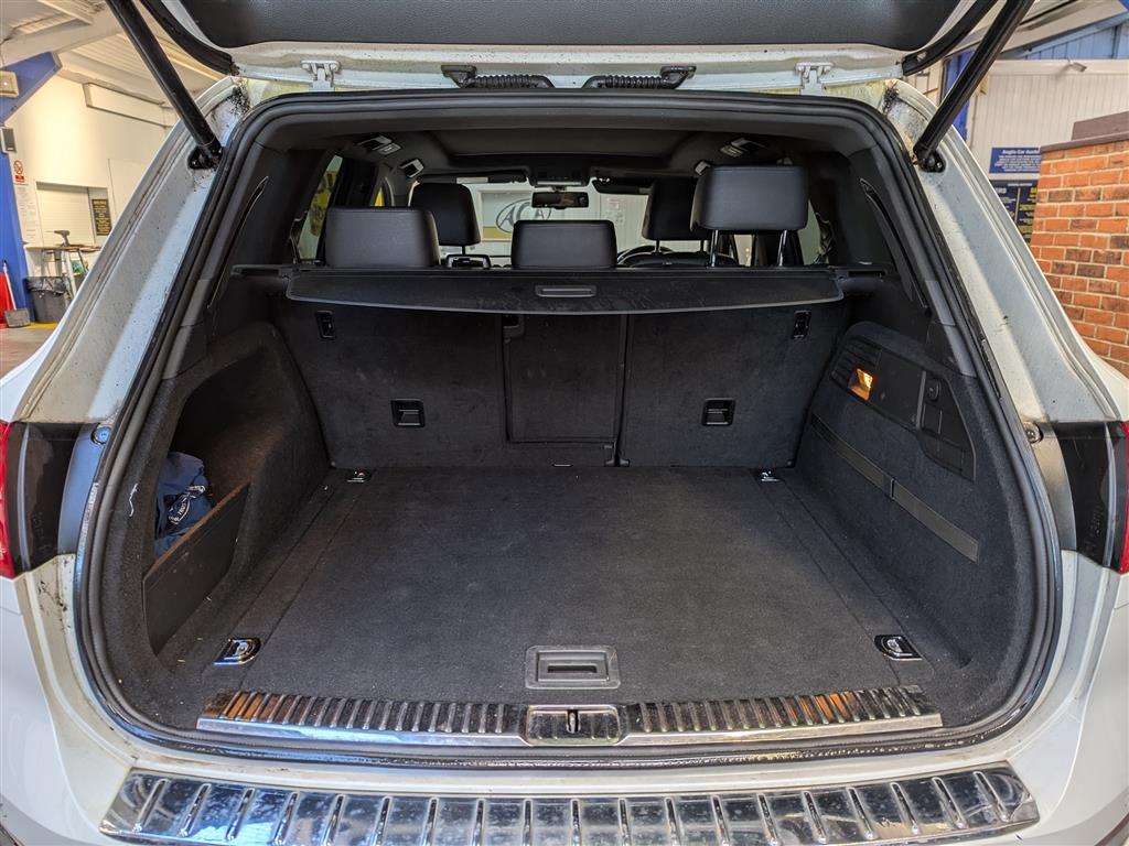 <p>2015 VOLKSWAGEN TOUAREG V6 R-LINE TDI BMT</p>