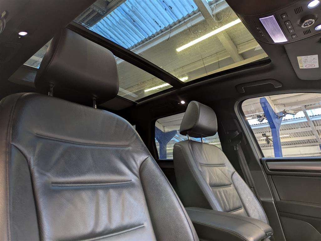 <p>2015 VOLKSWAGEN TOUAREG V6 R-LINE TDI BMT</p>