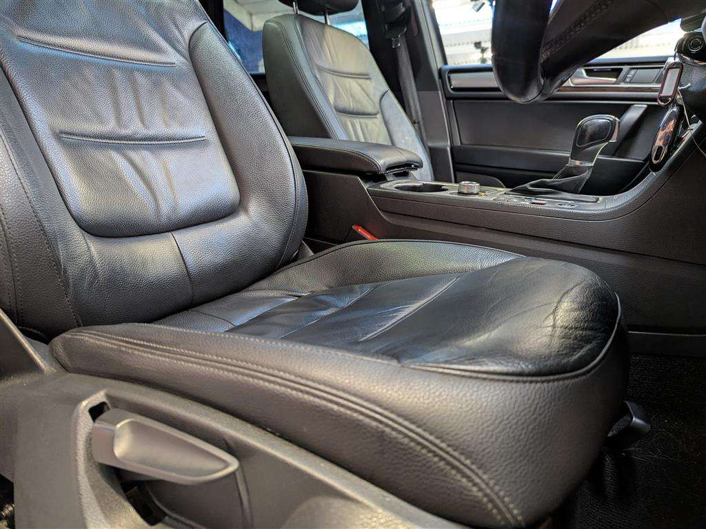 <p>2015 VOLKSWAGEN TOUAREG V6 R-LINE TDI BMT</p>