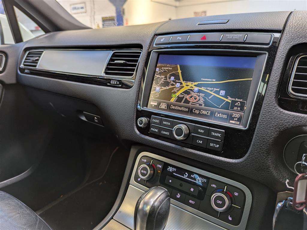 <p>2015 VOLKSWAGEN TOUAREG V6 R-LINE TDI BMT</p>