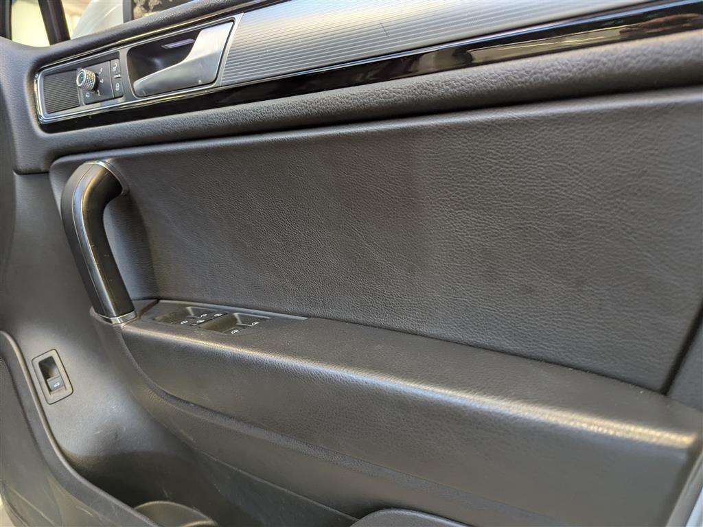 <p>2015 VOLKSWAGEN TOUAREG V6 R-LINE TDI BMT</p>