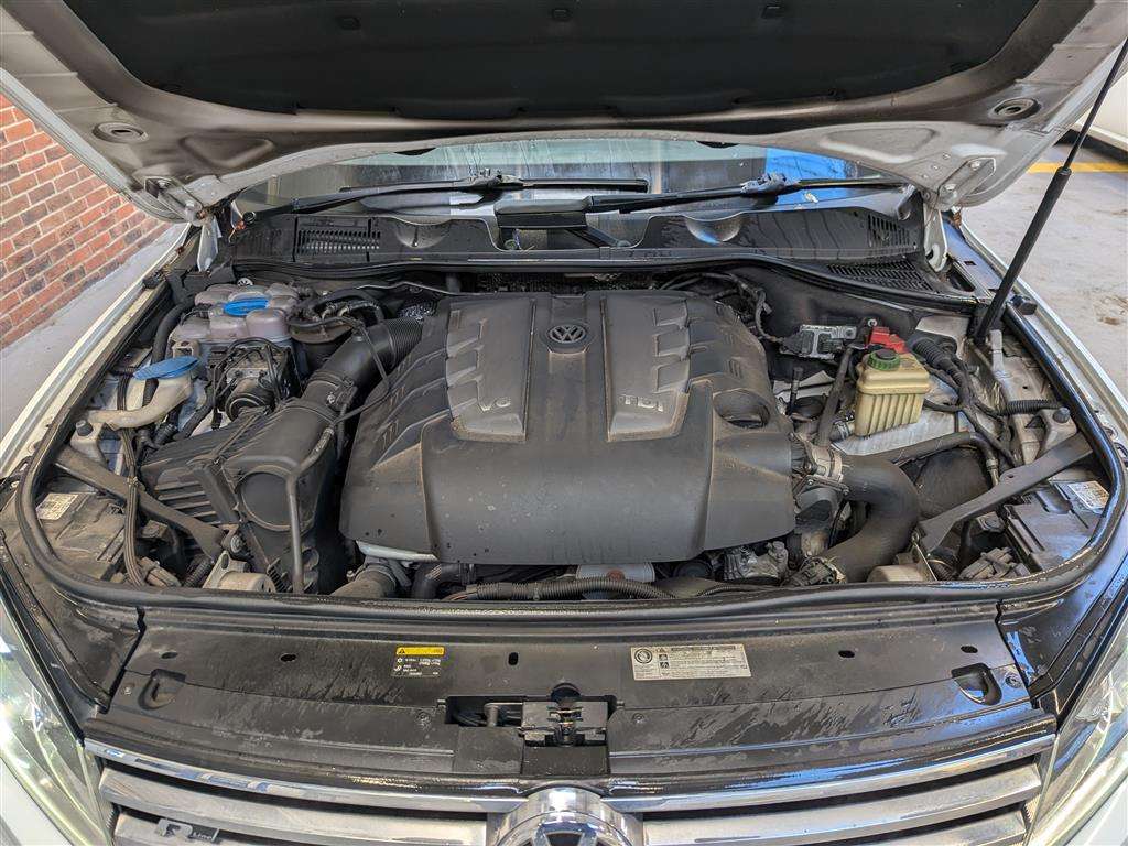 <p>2015 VOLKSWAGEN TOUAREG V6 R-LINE TDI BMT</p>