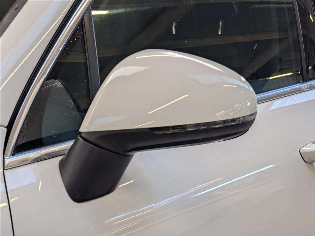 <p>2015 VOLKSWAGEN TOUAREG V6 R-LINE TDI BMT</p>