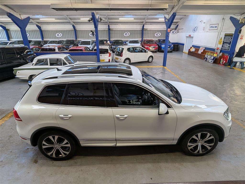 <p>2015 VOLKSWAGEN TOUAREG V6 R-LINE TDI BMT</p>