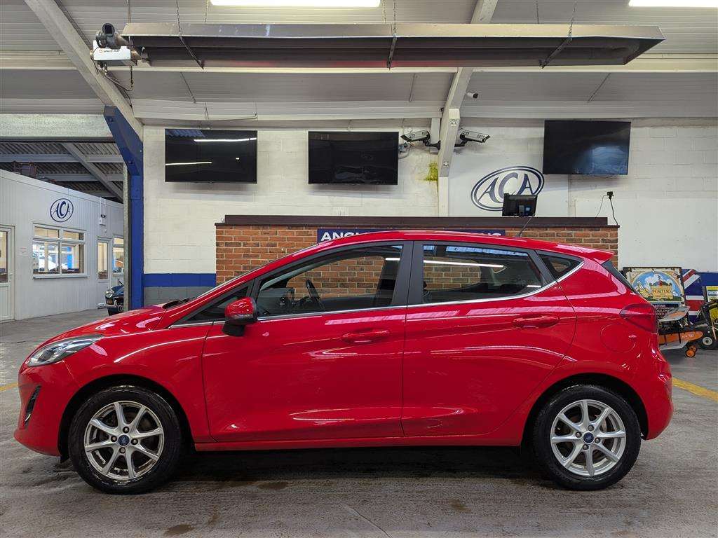 <p>2017 FORD FIESTA ZETEC</p>