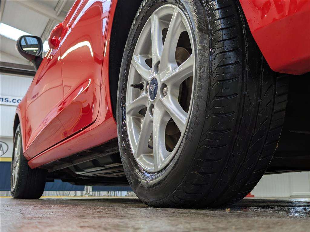 <p>2017 FORD FIESTA ZETEC</p>