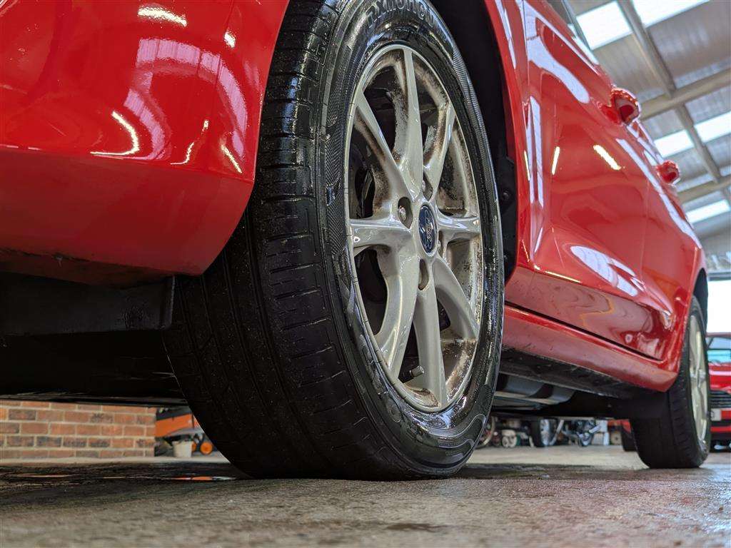 <p>2017 FORD FIESTA ZETEC</p>