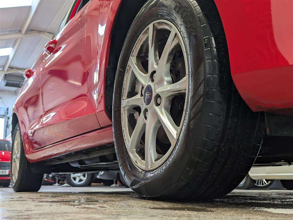 <p>2017 FORD FIESTA ZETEC</p>