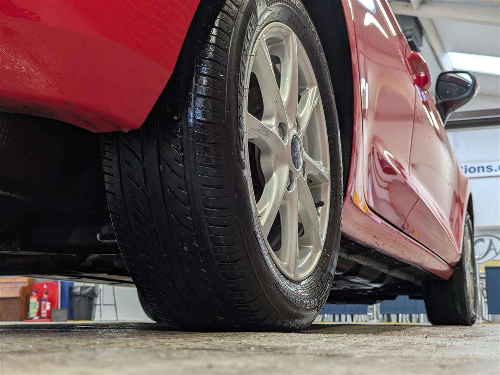 <p>2017 FORD FIESTA ZETEC</p>