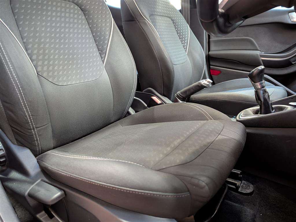 <p>2017 FORD FIESTA ZETEC</p>