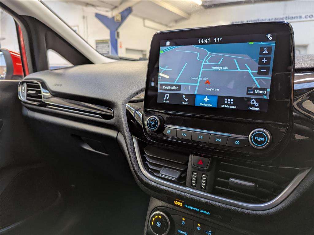 <p>2017 FORD FIESTA ZETEC</p>