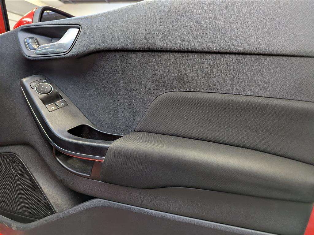 <p>2017 FORD FIESTA ZETEC</p>