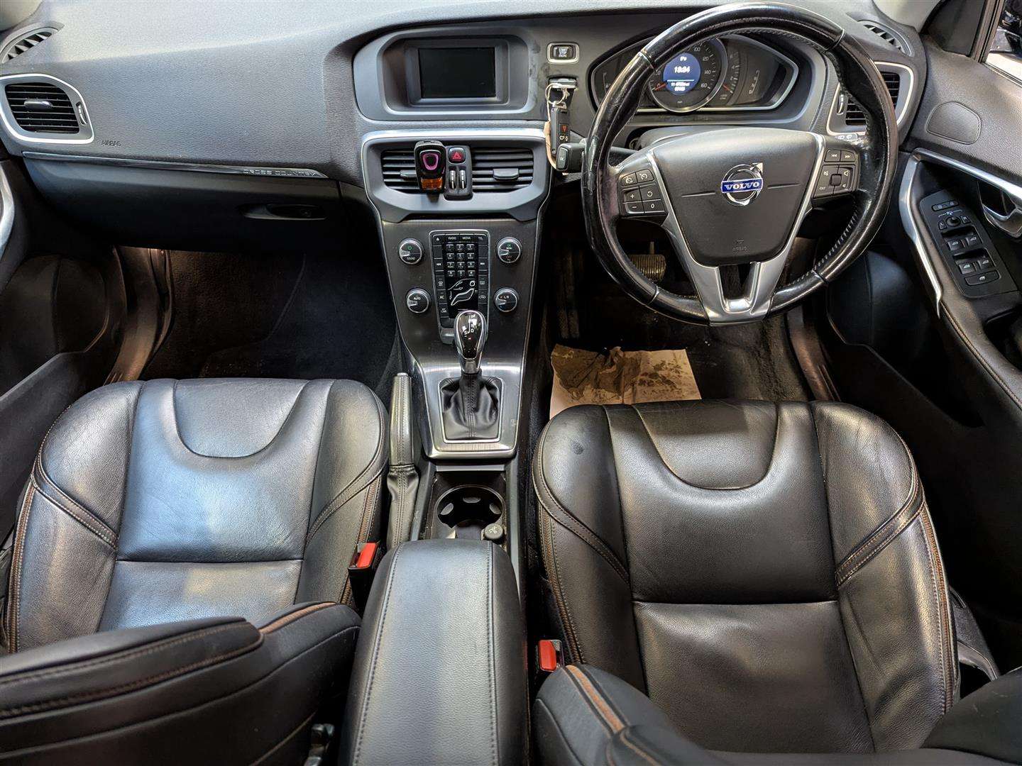 <p>2015 VOLVO V40 CROSS COUNTRY LUX D2</p>