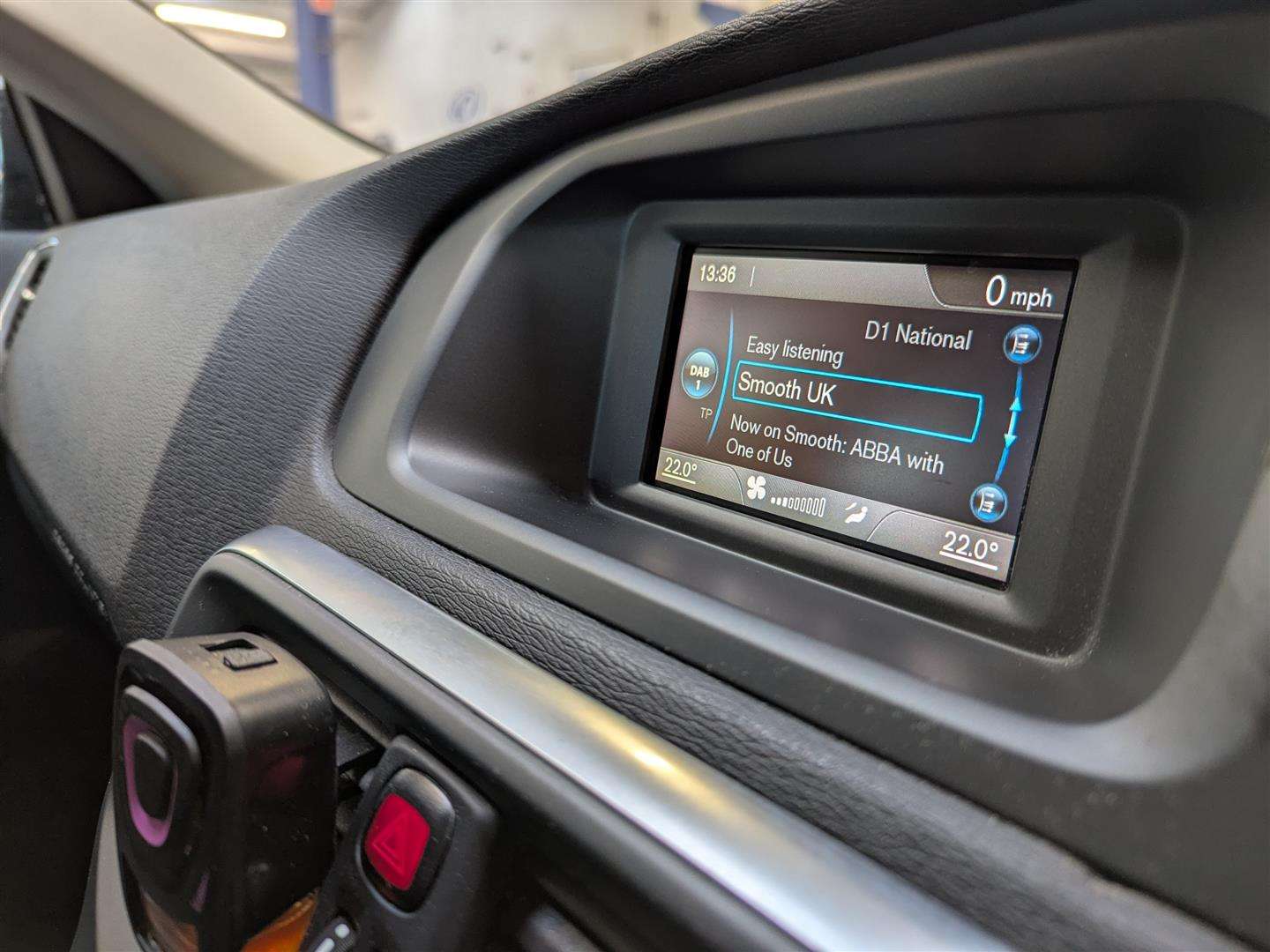 <p>2015 VOLVO V40 CROSS COUNTRY LUX D2</p>