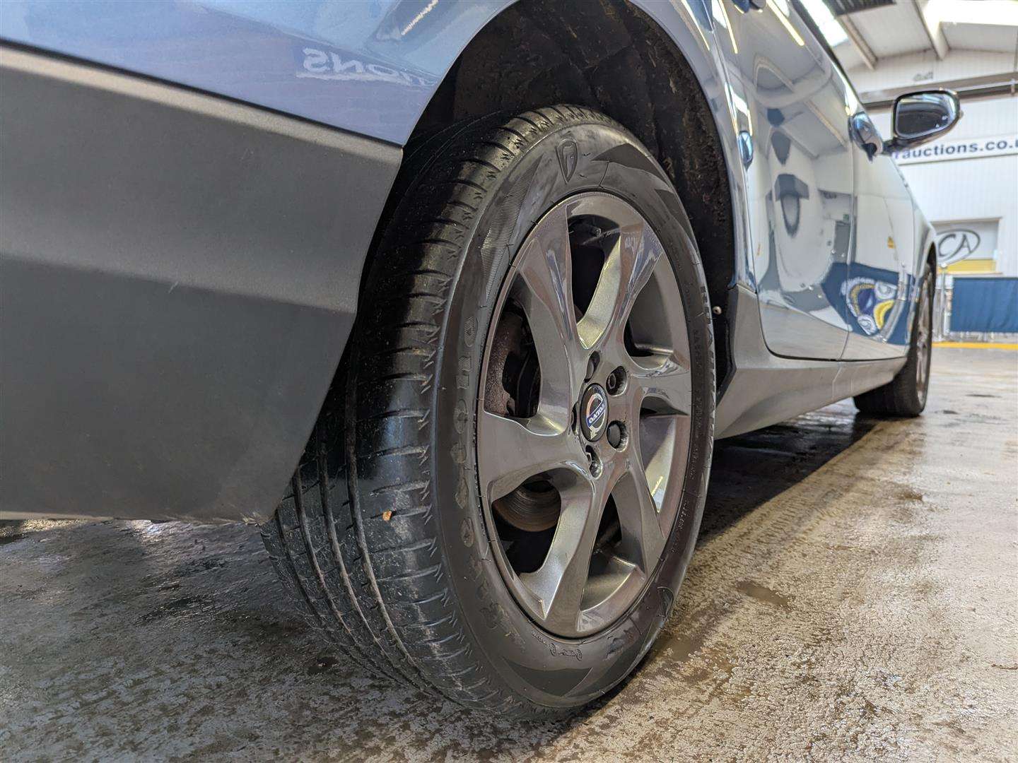 <p>2015 VOLVO V40 CROSS COUNTRY LUX D2</p>