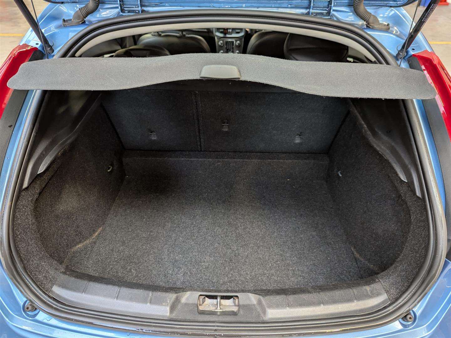 <p>2015 VOLVO V40 CROSS COUNTRY LUX D2</p>