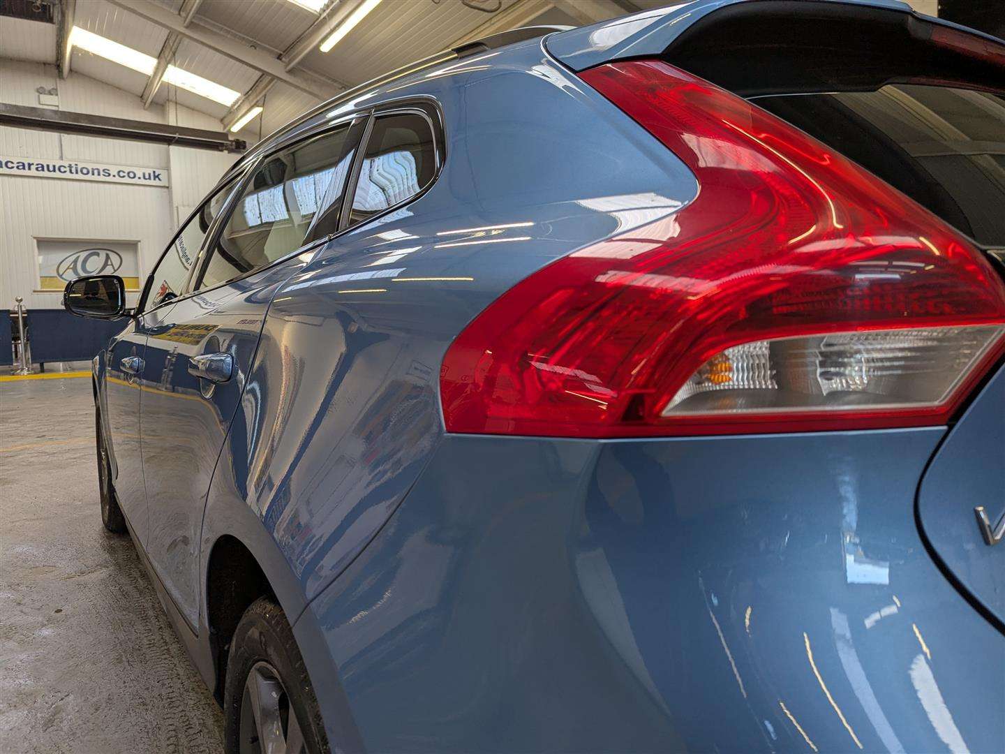 <p>2015 VOLVO V40 CROSS COUNTRY LUX D2</p>