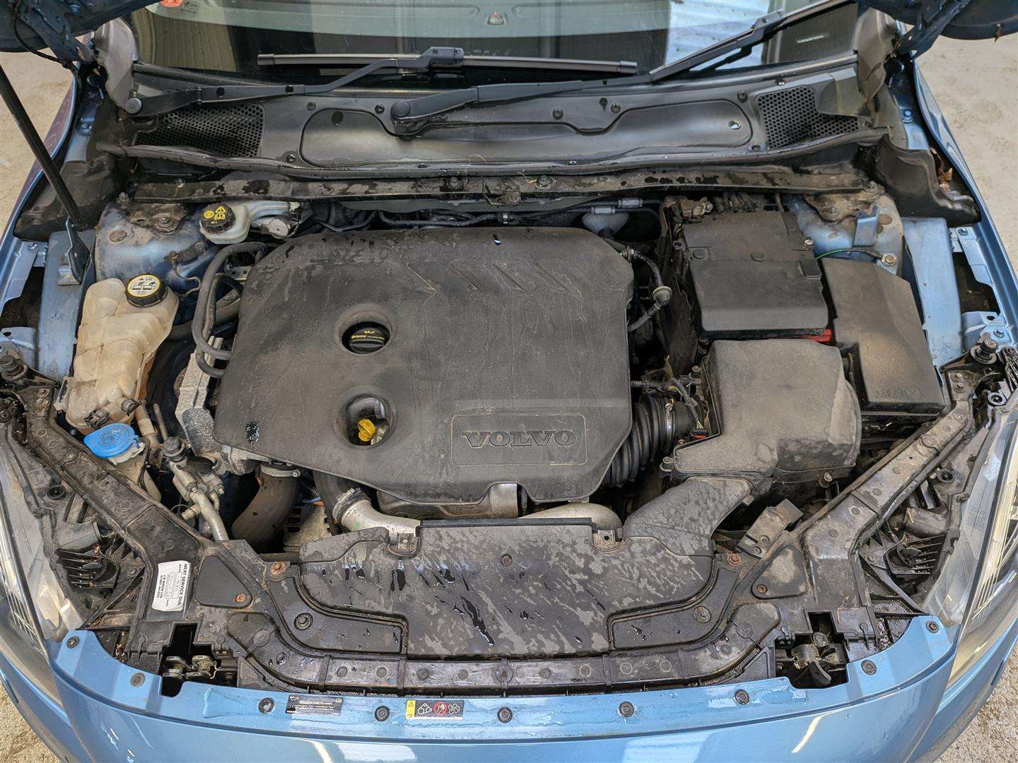 <p>2015 VOLVO V40 CROSS COUNTRY LUX D2</p>