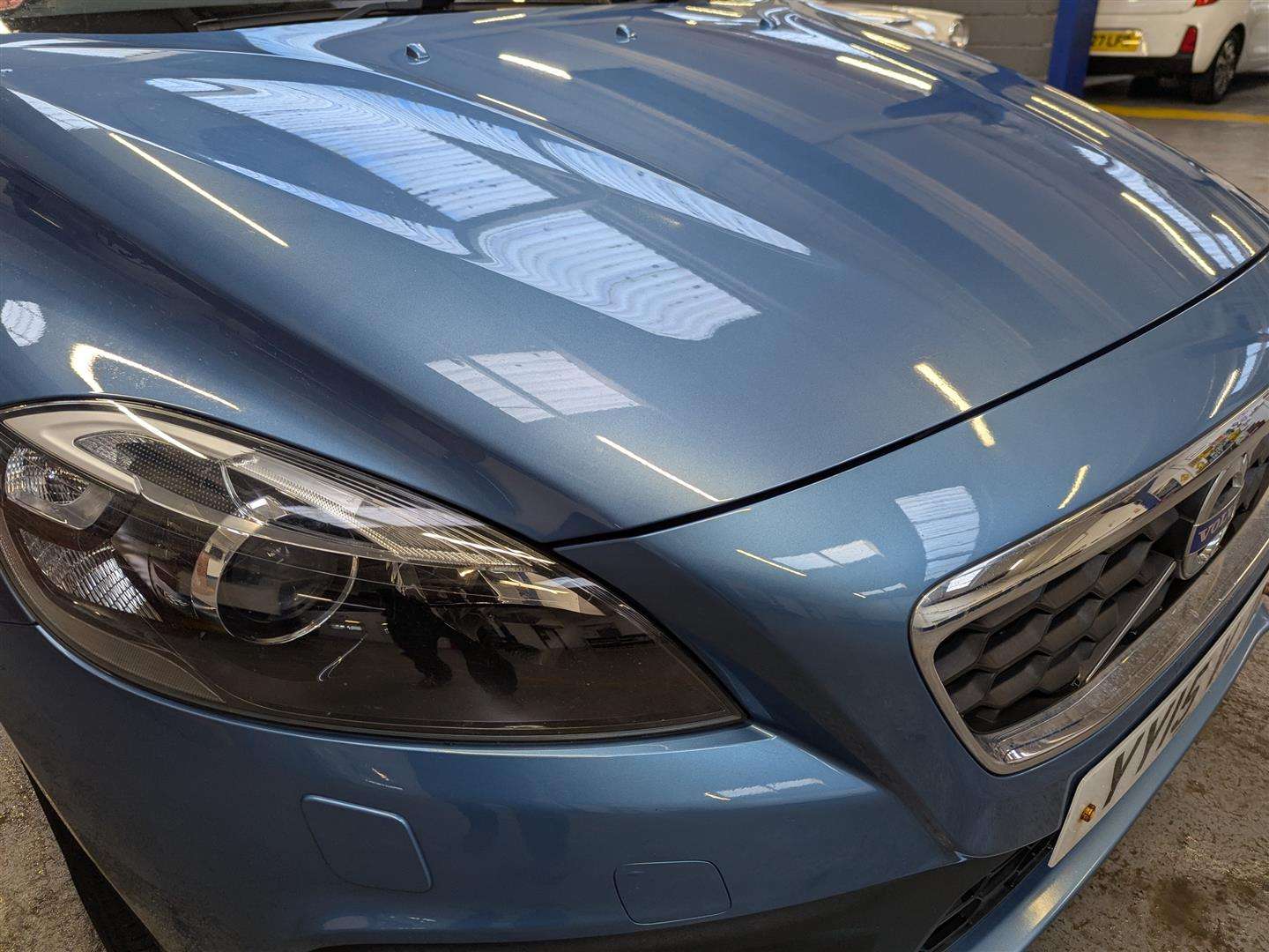 <p>2015 VOLVO V40 CROSS COUNTRY LUX D2</p>