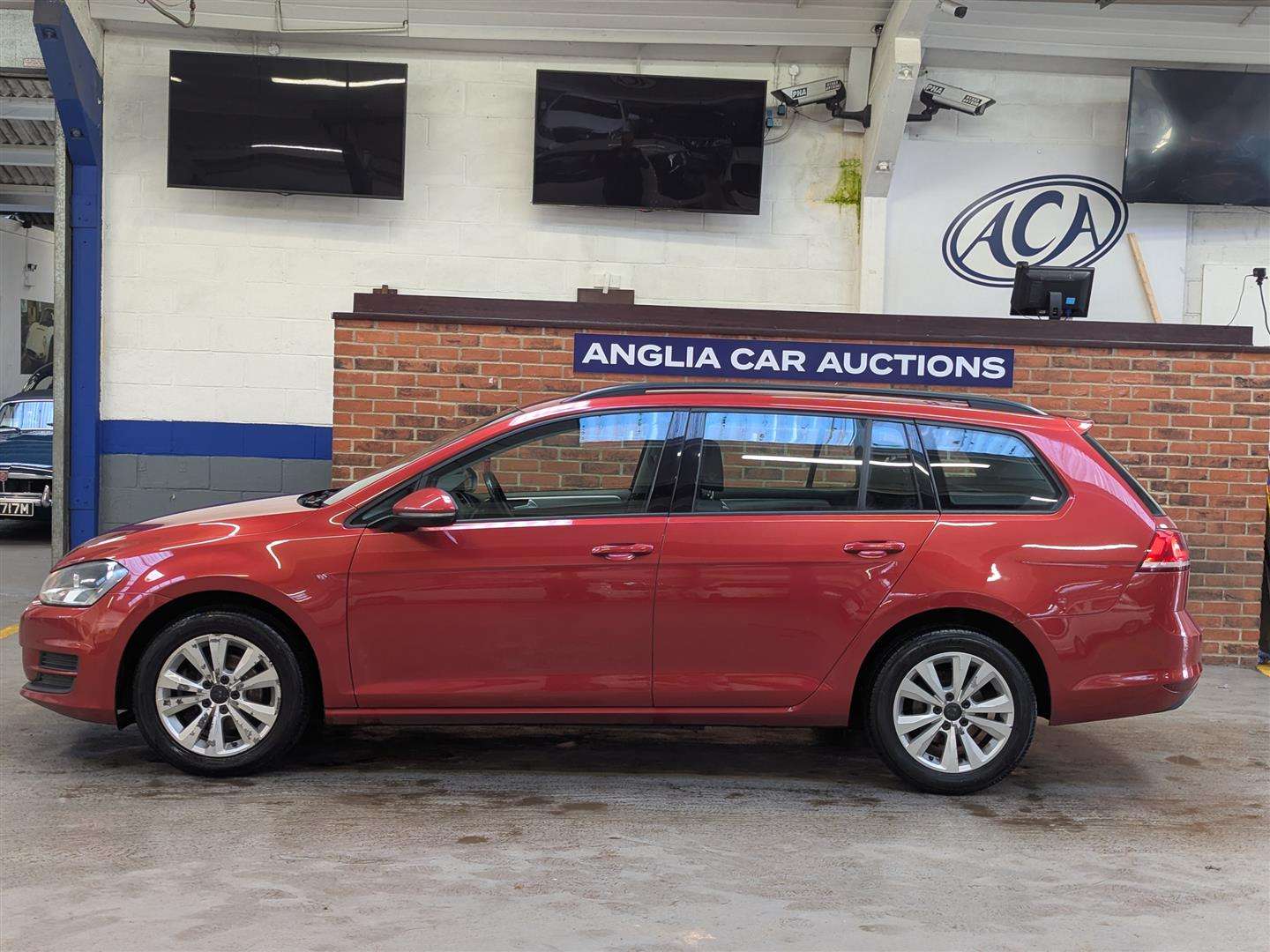 <p>2014 VOLKSWAGEN GOLF SE BLUEMOTION TECH T</p>